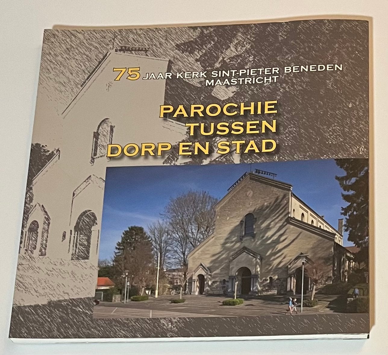 Parochie Tussen Dorp en Stad, Ophalen of Verzenden, 20e eeuw of later, Zo goed als nieuw