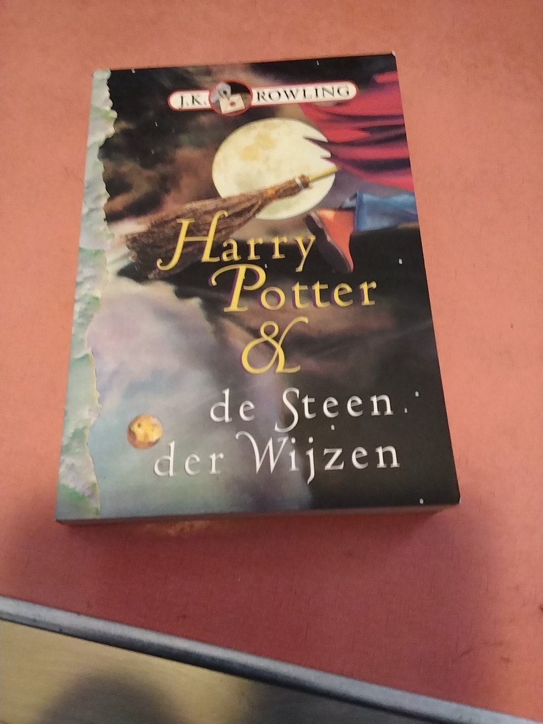 Harry Potter en de steen der wijzen  € 5, Verzamelen, Harry Potter, Ophalen of Verzenden, Gebruikt, Boek of Poster