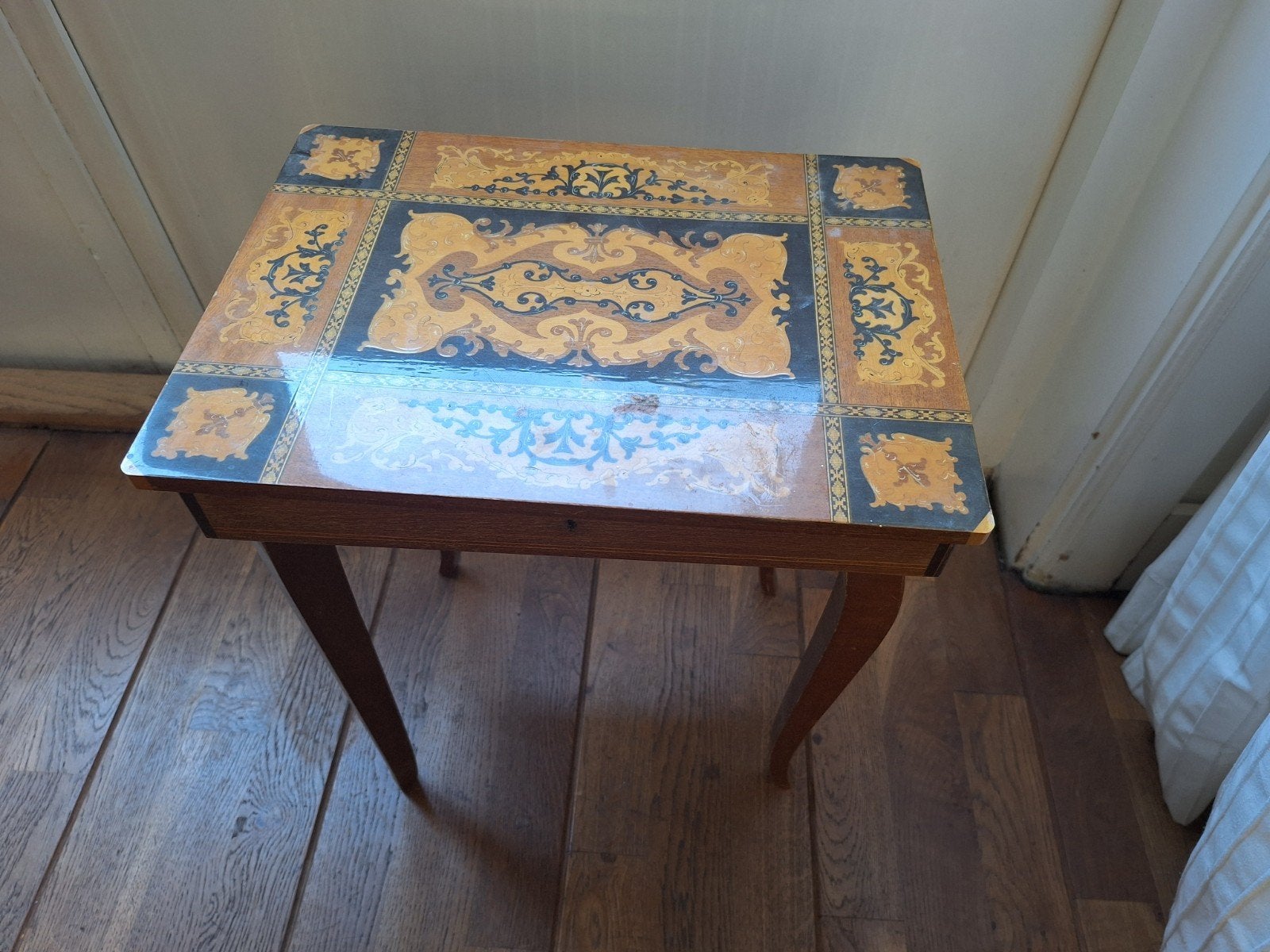 Vintage bijzettafel met marqueterie, Antiek en Kunst, Ophalen of Verzenden