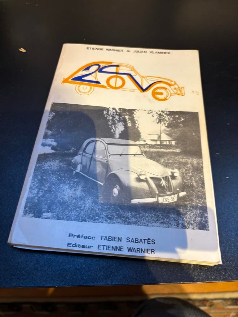 Franstalig Verzamelaarsobject - Citroën 2CV Boek, Ophalen of Verzenden, Gelezen, Citroën