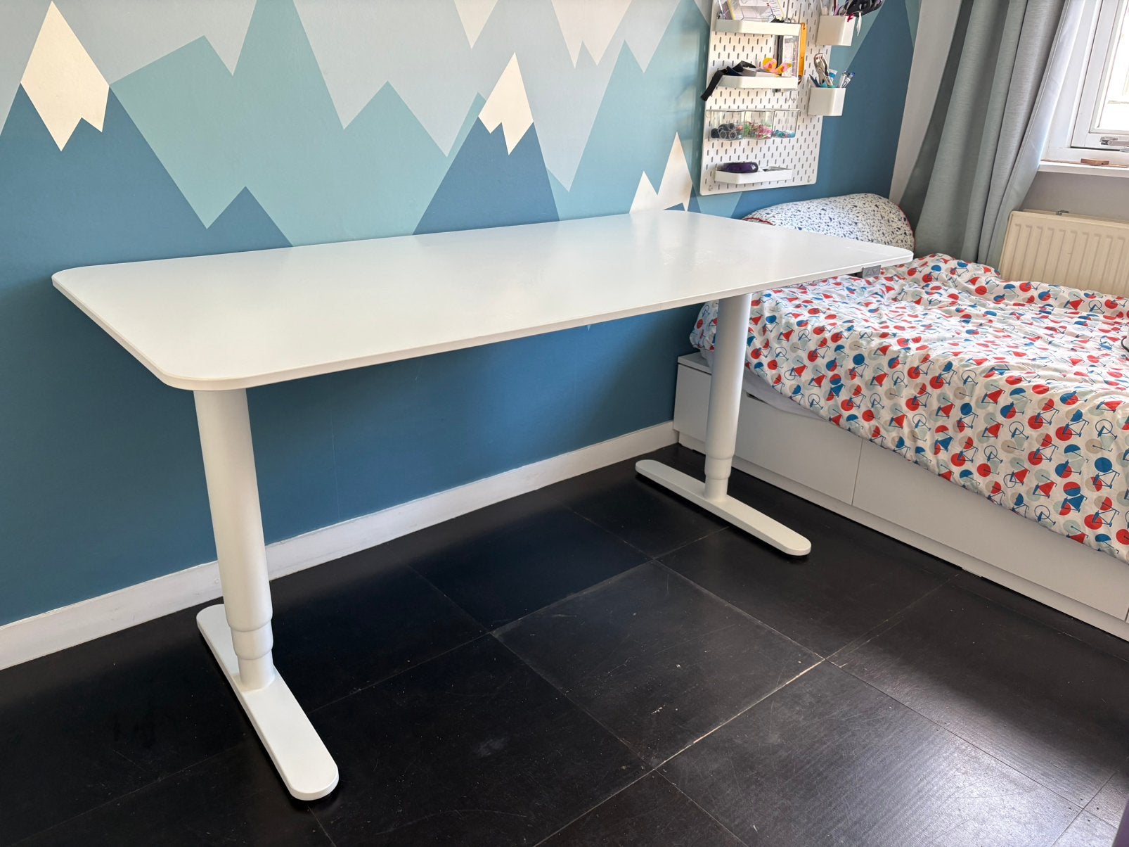 Ikea Bekant Bureau - zit/sta elektrisch, Huis en Inrichting, Bureaus, Ophalen, Elektrisch, Zo goed als nieuw