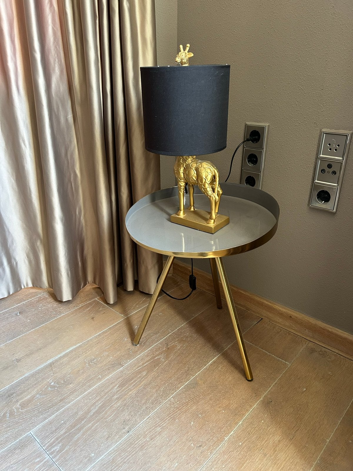 Gouden bijzettafel met rond blad, 45 tot 60 cm, Minder dan 55 cm, Gebruikt, Metaal of Aluminium