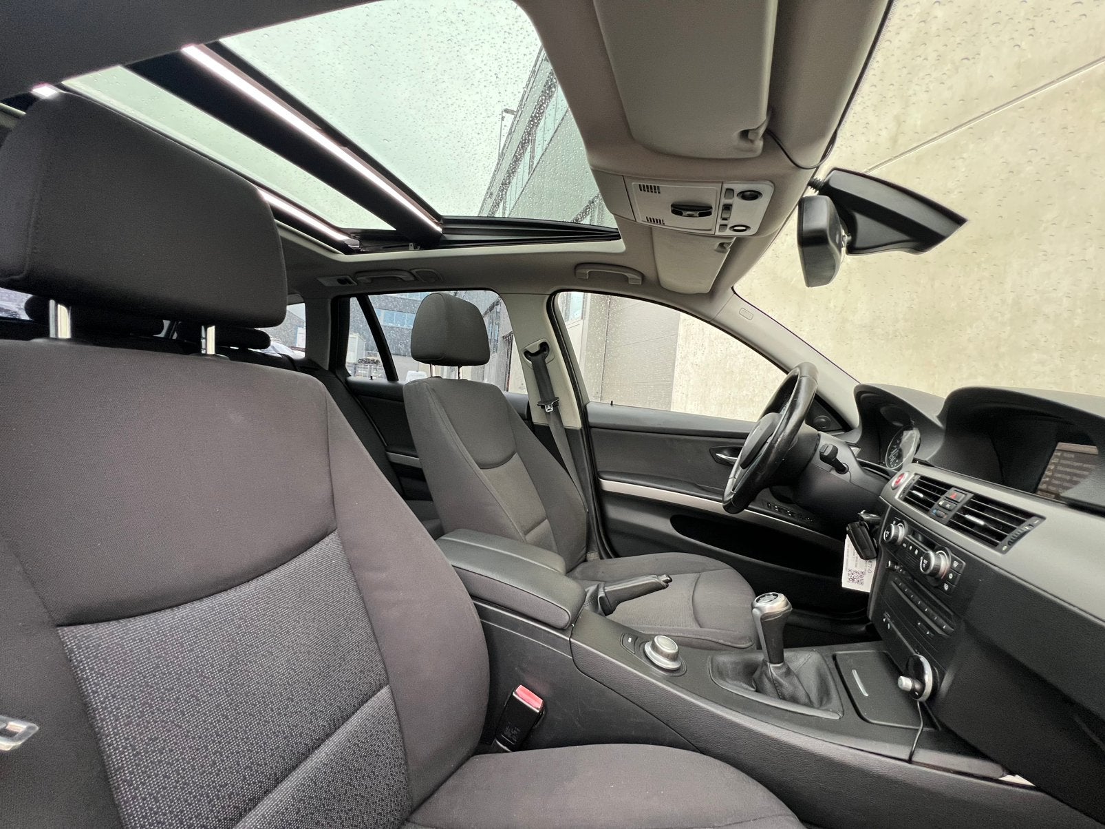 Grijze Luxe BMW 3-Serie 320i E91 Touring/Panorama/NieuweAPK!, 13 km/l, Dealer onderhouden, 1995 cc, Handgeschakeld