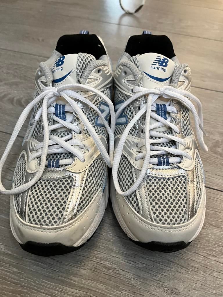 New Balance 530 Sneakers - Wit/Blauw maat 39, Kleding | Dames, Schoenen, Ophalen of Verzenden, Zo goed als nieuw, Wit, Sneakers of Gympen