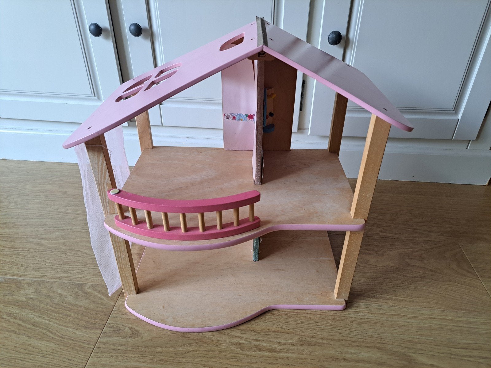 Houten poppenhuis roze - circa 46x46x30 cm, Ophalen, Gebruikt, Poppenhuis