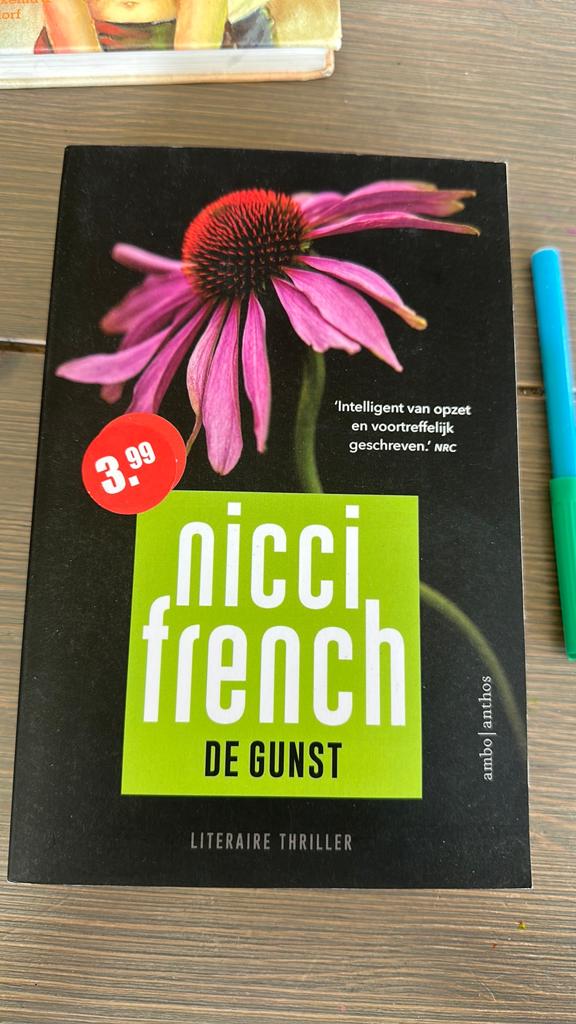 Nicci French - De Gunst (Literaire Thriller), Ophalen of Verzenden, Zo goed als nieuw, Nederland
