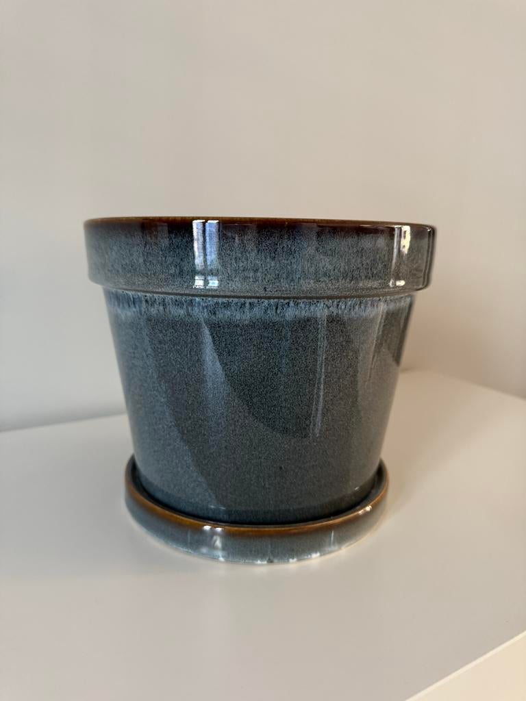 Keramieken pot met schotel, Rond, Binnen, Zo goed als nieuw, Minder dan 40 cm