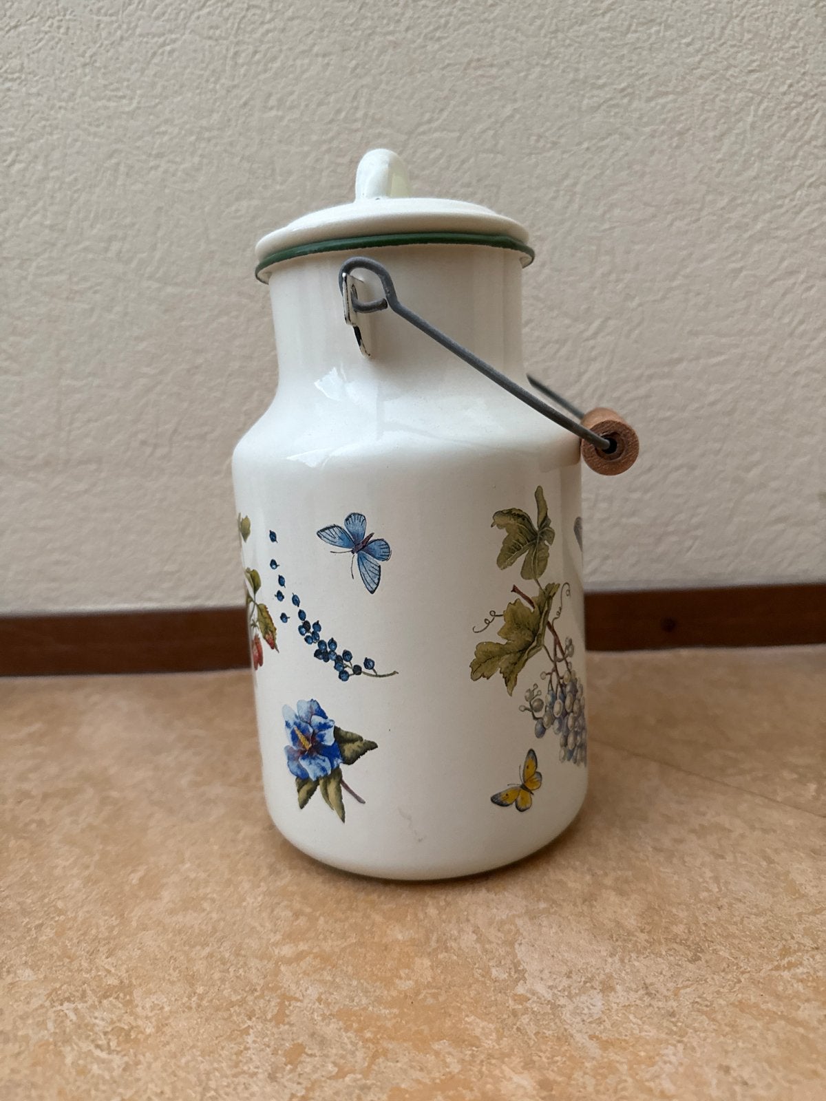 Decoratieve melkbus met fruit- en vlindermotief, Antiek en Kunst, Antiek | Emaille, Ophalen