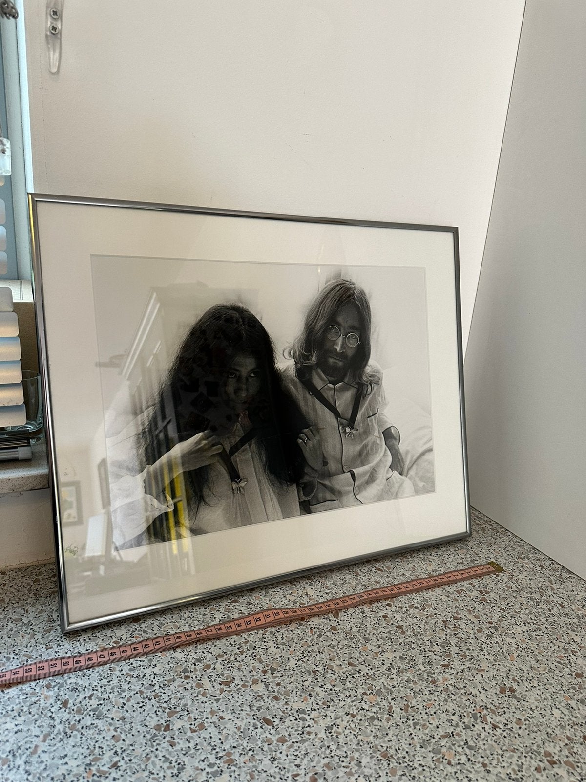 Foto John Lennon en Yoko Ono door Cor Jaring, Ophalen, Gebruikt, Oorspronkelijke maker, Foto of Poster