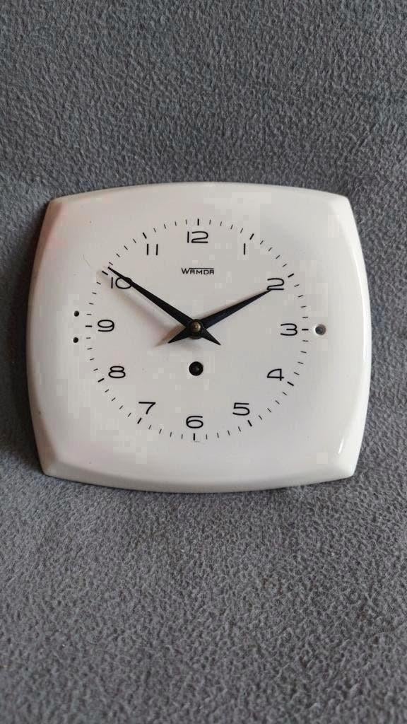 Antieke Witte Keramische Wandklok WAMDA (Art Deco, 1930s), Ophalen of Verzenden