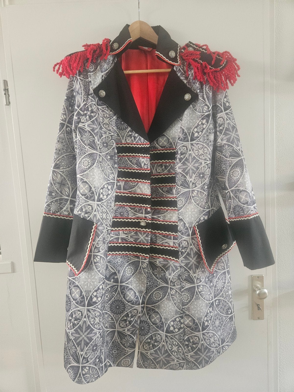 carnavalsjas, Kleding | Dames, Ophalen, Zo goed als nieuw, Maat 46/48 (XL) of groter, Carnaval