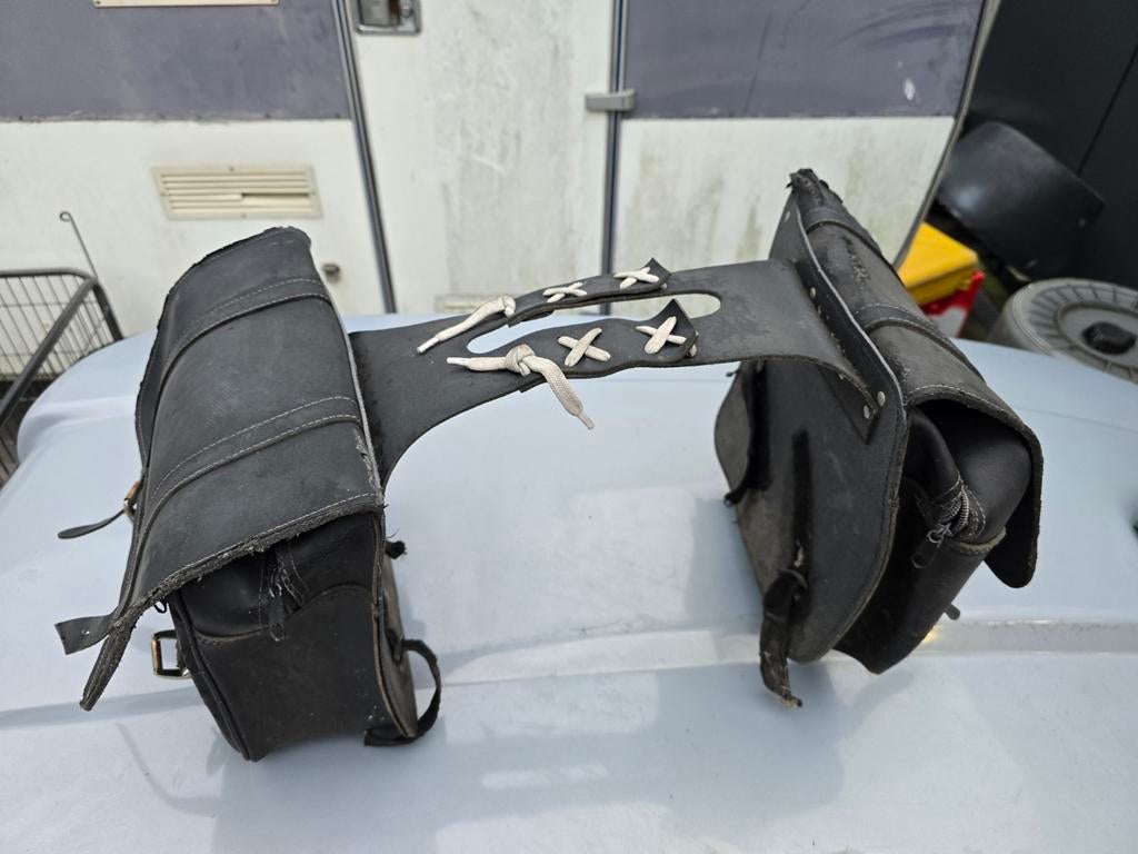 Oude antieke Triumph motortassen - voor verzamelaar € 20, Ophalen of Verzenden
