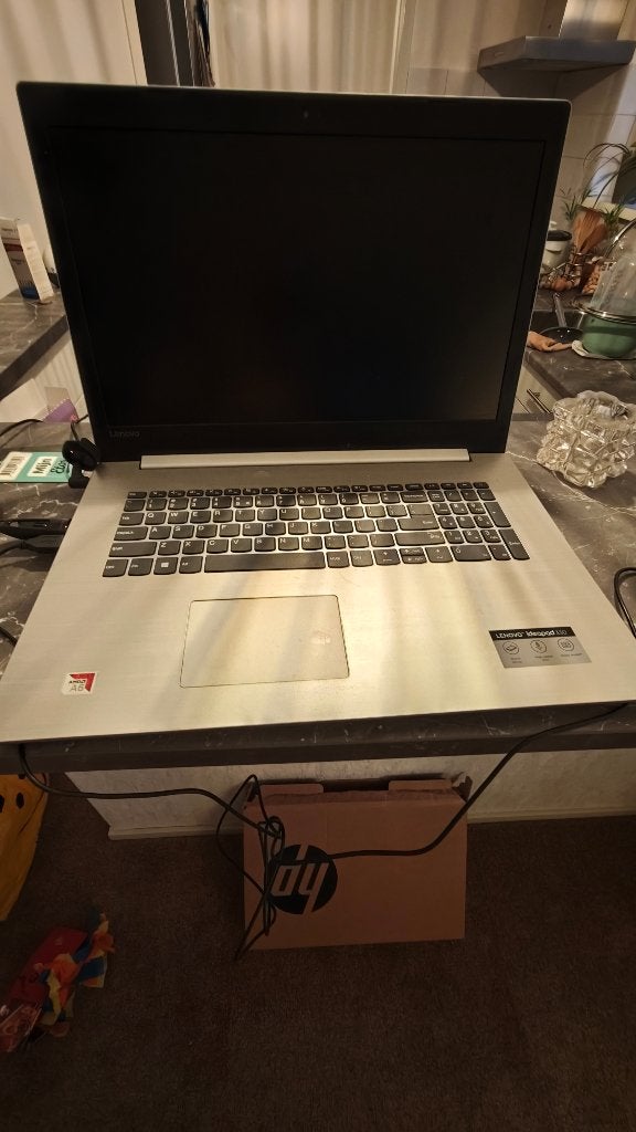 Lenovo 17 inch laptop, Gebruikt, 2 tot 3 Ghz, Qwerty, AMD