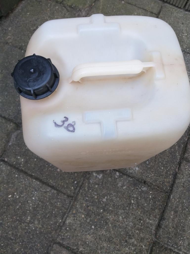 Te koop  
Jerrycans 30 liter, Ophalen