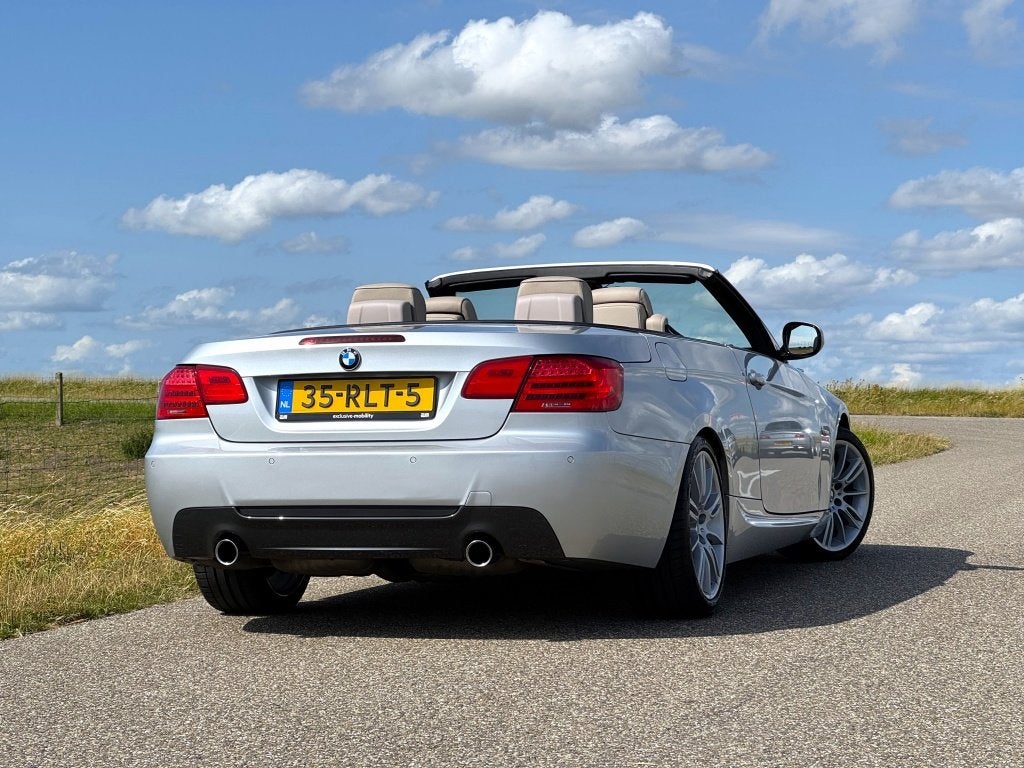 BMW 3-serie 335i LCI Cabrio M Sport OrgNL NAP (bj 2011), Automaat, Euro 5, Gebruikt, 4 stoelen
