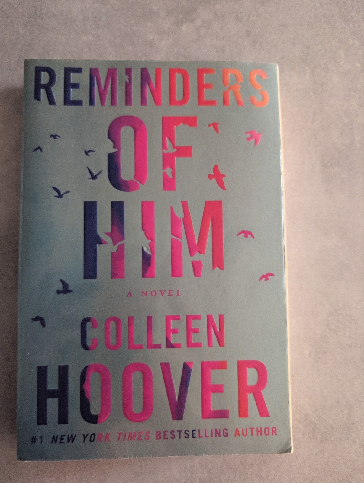 Reminders of Him - Colleen Hoover (Engels), Boeken, Romans, Ophalen of Verzenden, Gelezen, Colleen Hoover, Amerika