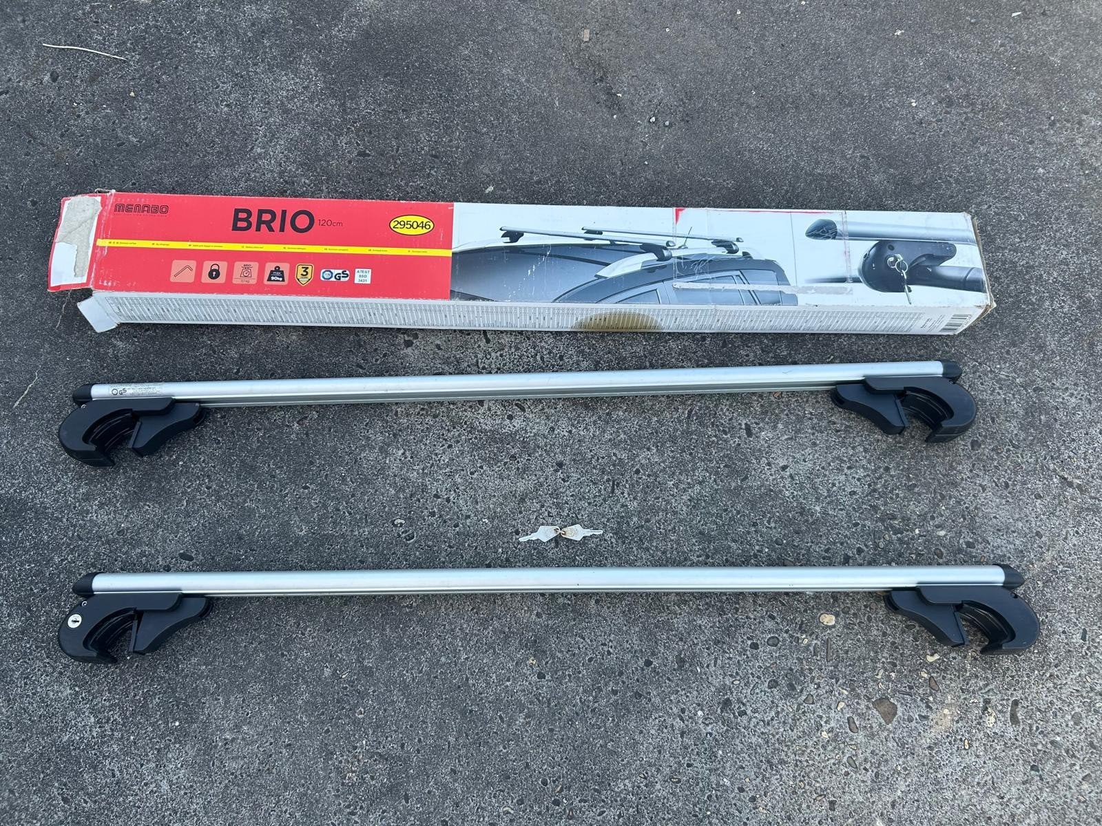 Universele Dakdragers Menabo Brio 120cm met slot, Auto diversen, Ophalen of Verzenden, Gebruikt