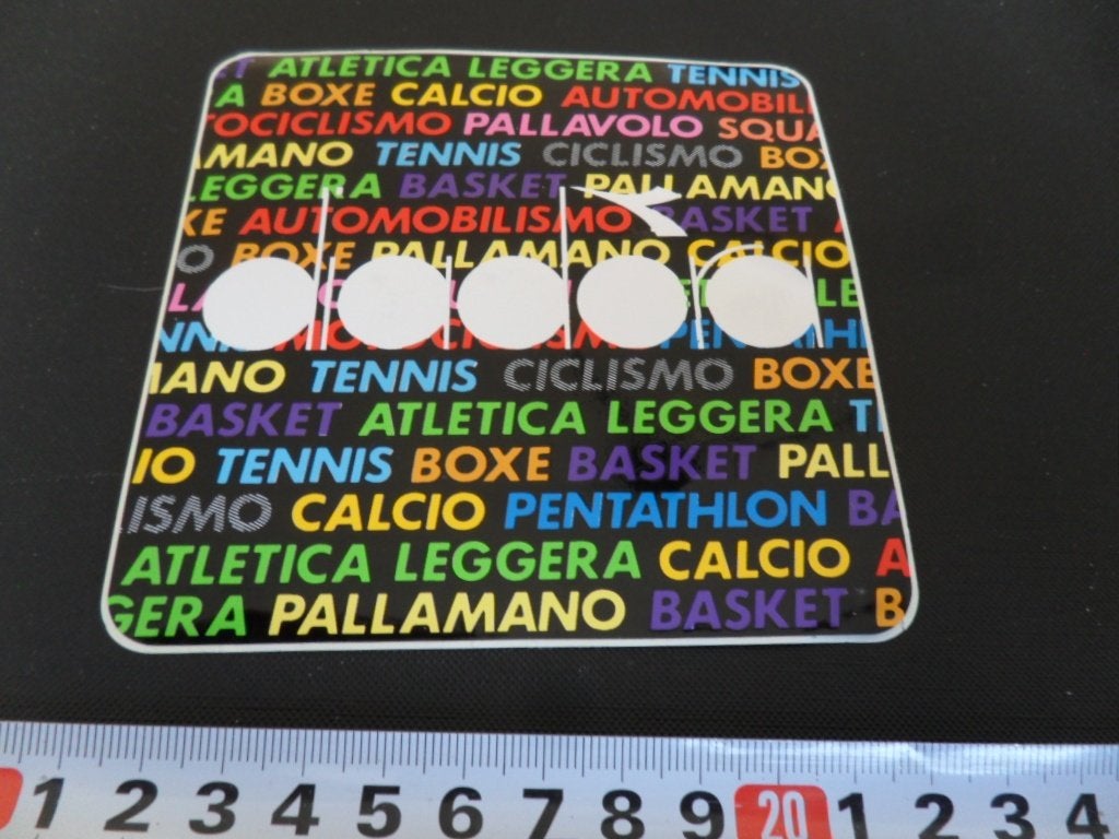 sticker diadora sport boksen tennis fietsen basketbal atleti, Verzamelen, Ophalen, Zo goed als nieuw