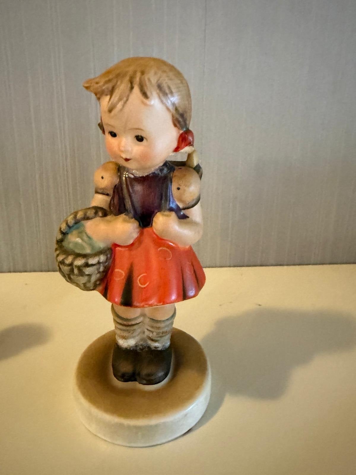 Vintage Hummel beeldje meisje met mand, Verzamelen, Ophalen, Gebruikt, Hummel