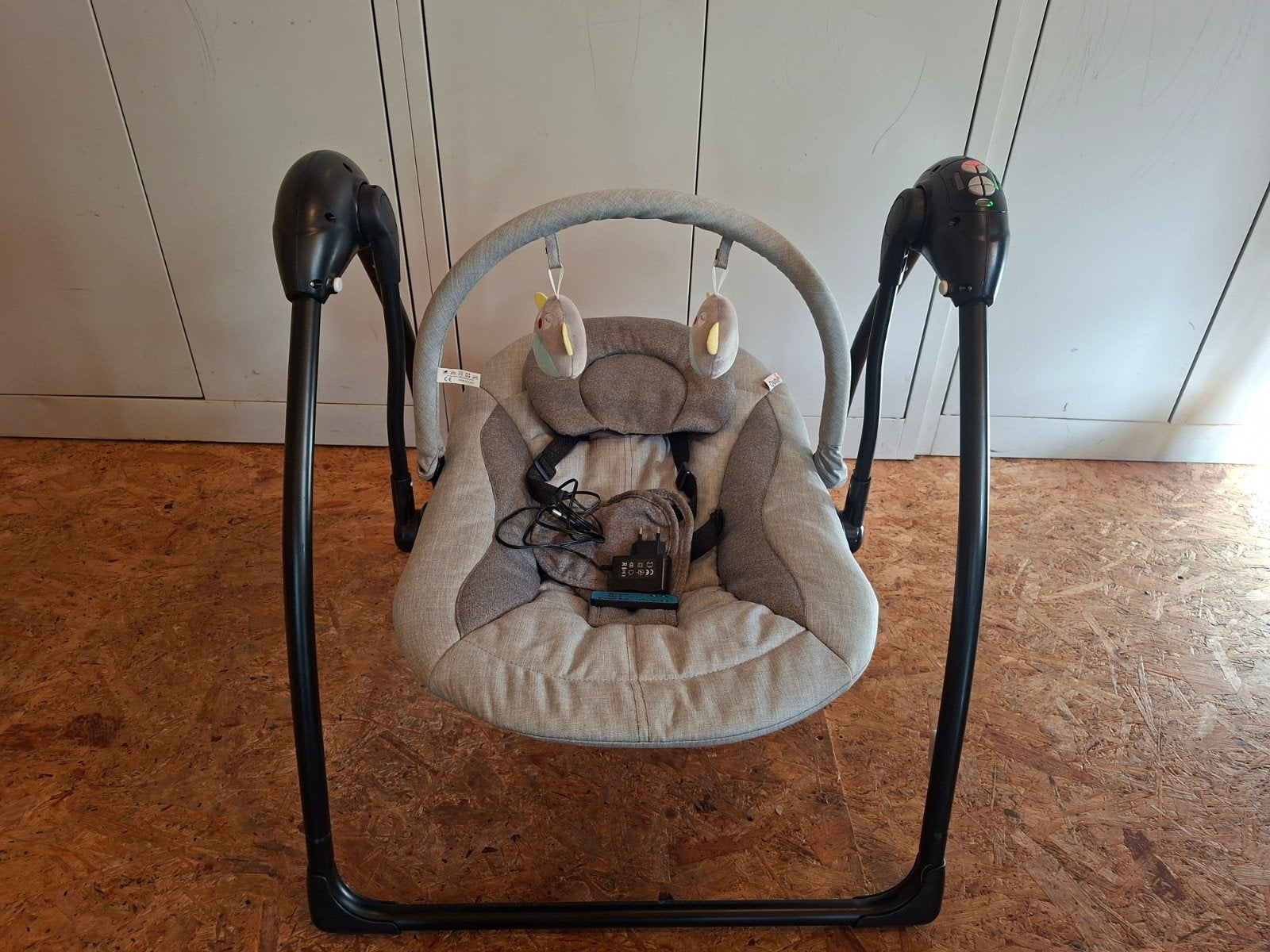 Qute schommelstoel, Kinderen en Baby's, Gebruikt, Schommelstoel, Met gordel(s) of riempje(s), Ophalen