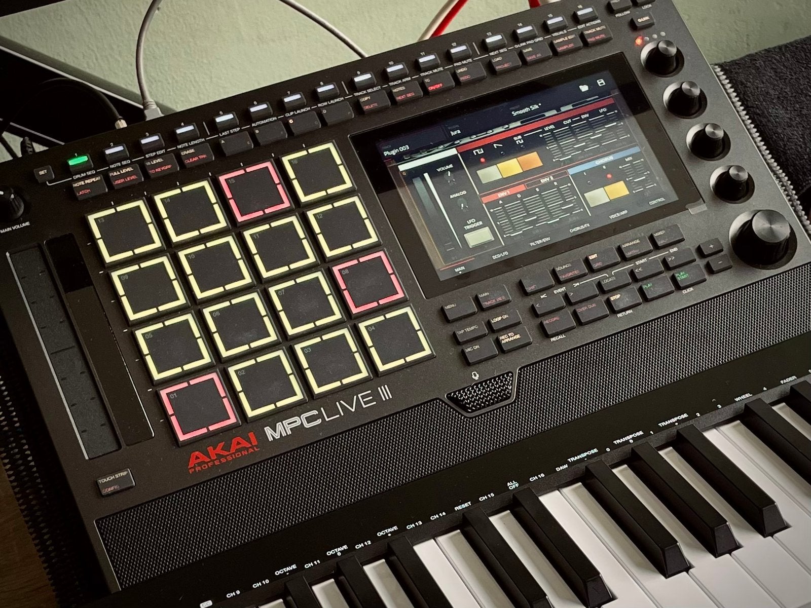 AKAI MPC Live 3; kort gebruikt, nieuwstaat, extra plugins!, Ophalen of Verzenden, Zo goed als nieuw
