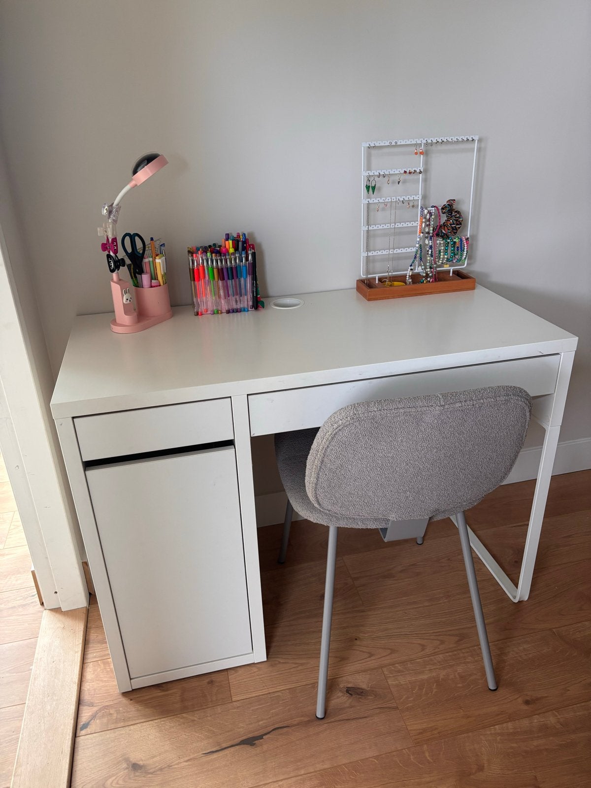 Bureau Ikea: MICKE, Ophalen, Gebruikt, Met lades, Spaanplaat of MDF