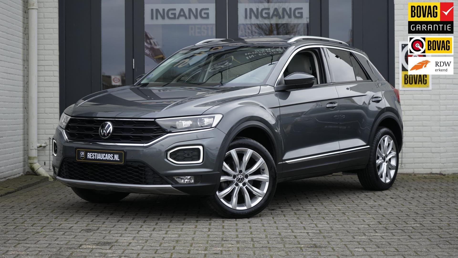 Volkswagen T-Roc 1.5 TSI Sport AUTOMAAT-ACC-CAMERA-CLIMA-FUL, Auto's, Volkswagen, Adaptive Cruise Control, Zwart, 4 cilinders