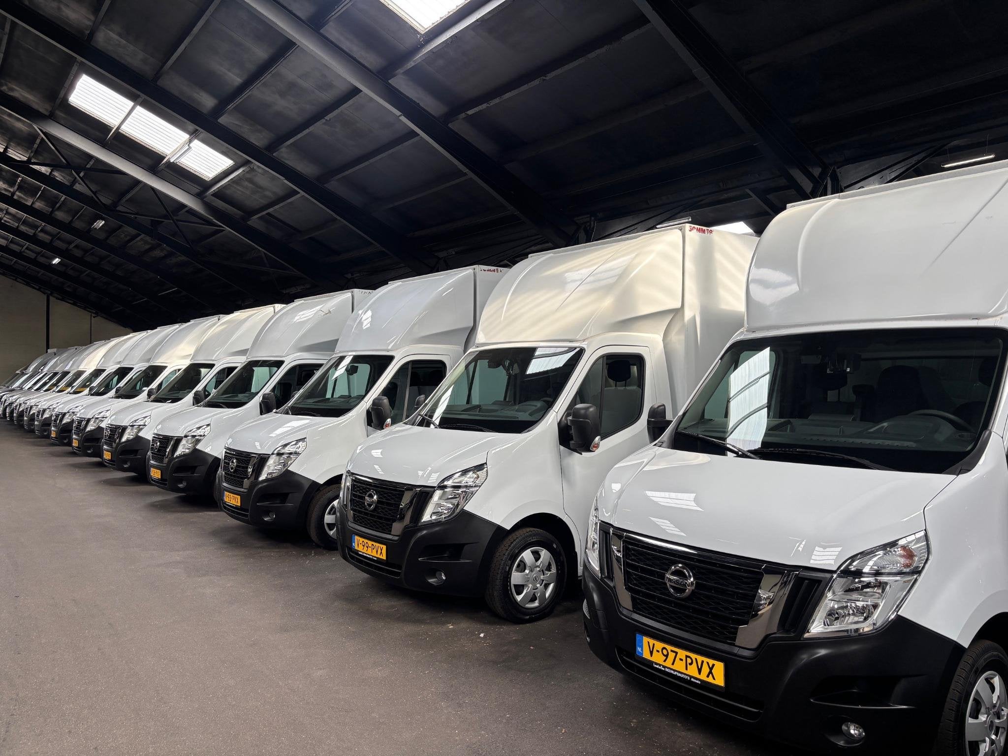Nissan Interstar 2.3 dCi 165 pk Bakwagen+Laadklep Apple Carp, Voorwielaandrijving, Gebruikt, 4 cilinders, 2500 kg