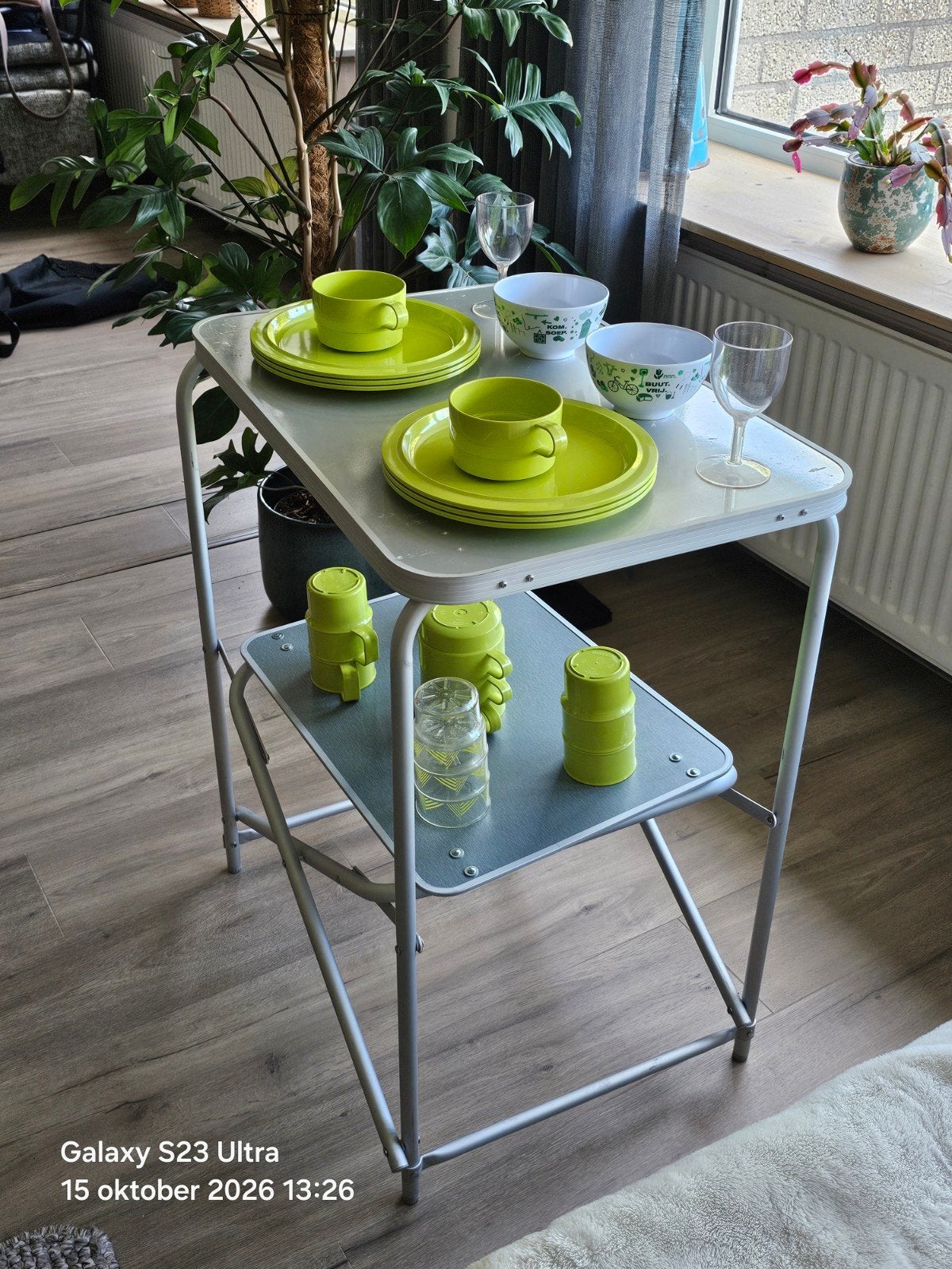 Vintage camping servies en opklapbaar tafeltje, Ophalen, Kunststof, Gebruikt, Overige merken