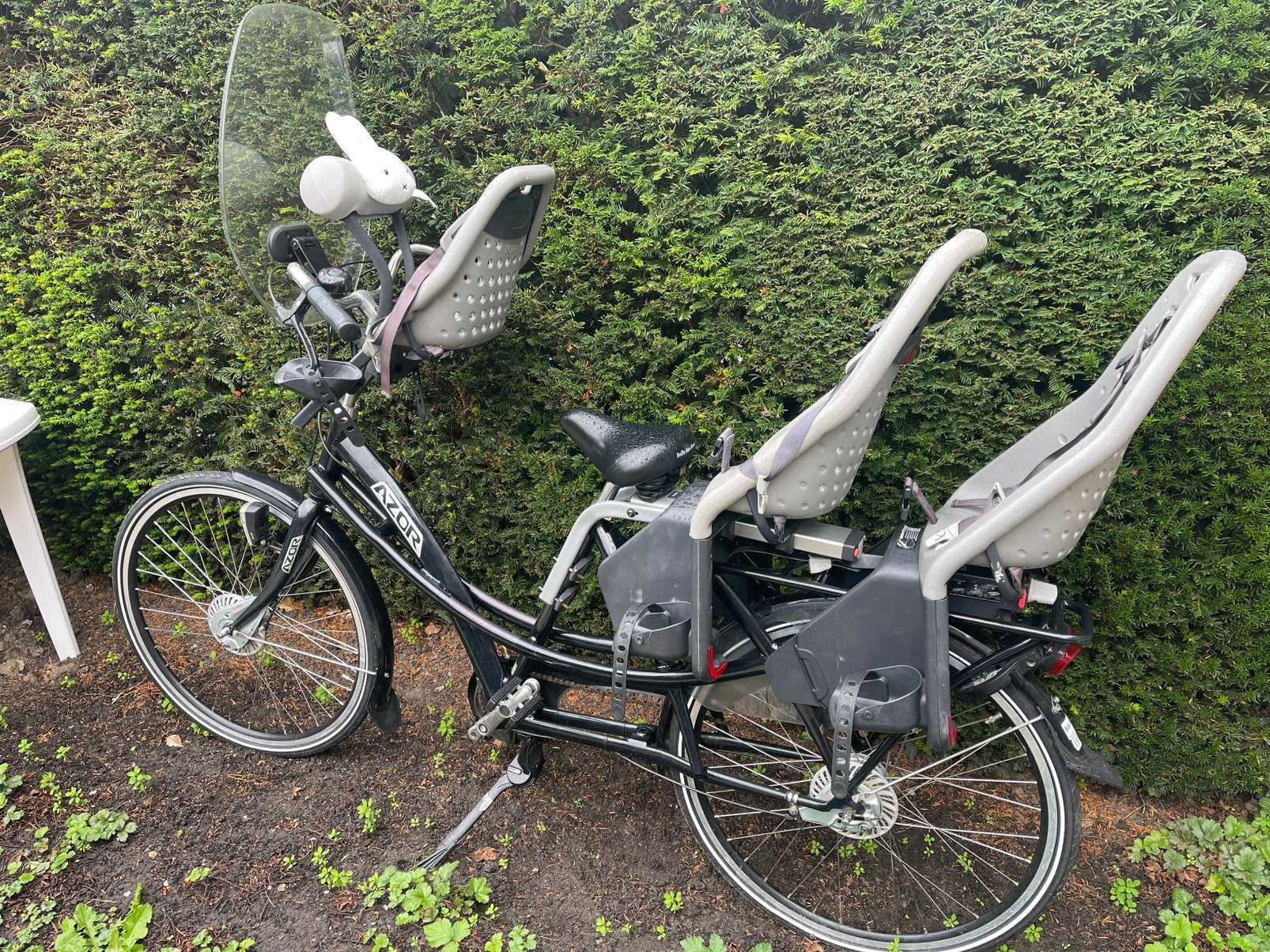 Azor tweelingfiets. Fiets met dubbel achterzitje, 2 zitjes, Zo goed als nieuw, Dubbele standaard, Ophalen