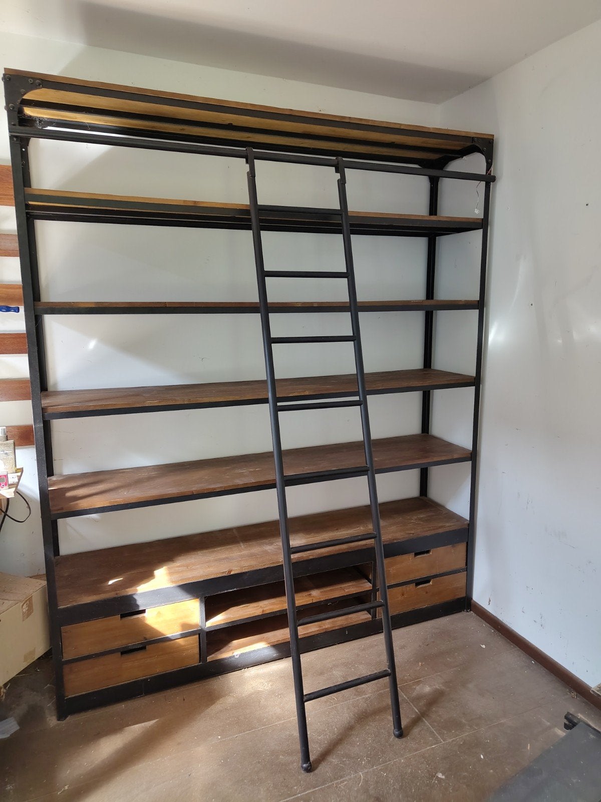 industriële boekenkast met ladder, Met plank(en), Gebruikt, 200 cm of meer, 150 tot 200 cm