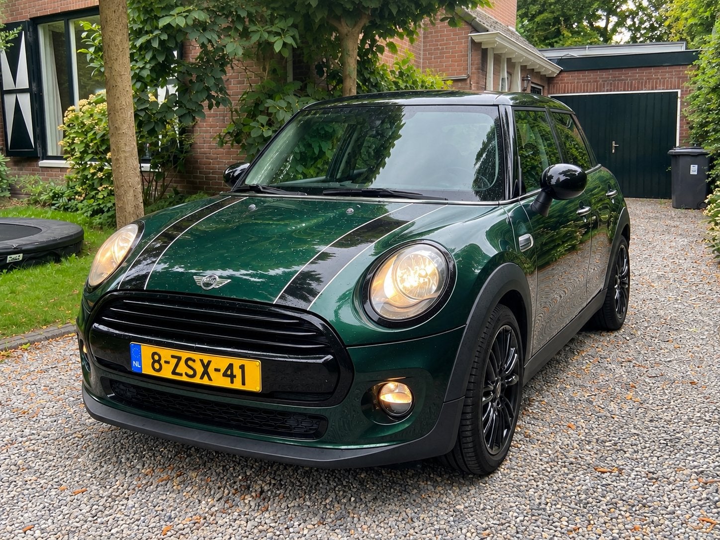 MINI Cooper 5-deurs | British Racing Green | Dealeronderhoud, Dealer onderhouden, Zwart, 49 €/maand, Origineel Nederlands