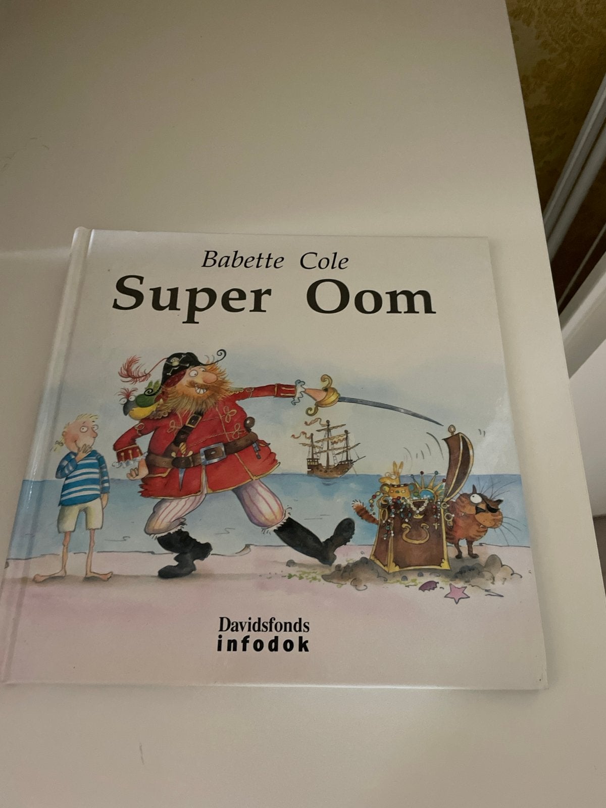 Super Oom - Babette Cole (Davidsfonds Infodok), Ophalen of Verzenden, Zo goed als nieuw, 2 tot 3 jaar