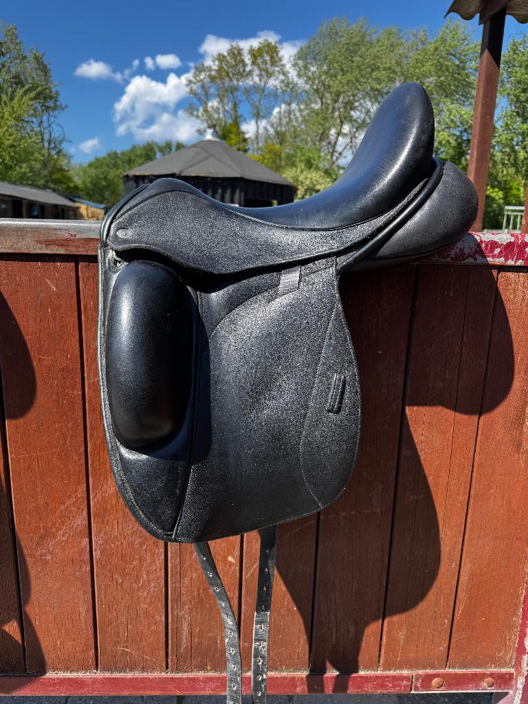 Custom zadel icon flight 17,5, Dieren en Toebehoren, Paarden en Pony's | Zadels, Ophalen of Verzenden, Zo goed als nieuw, Dressuur