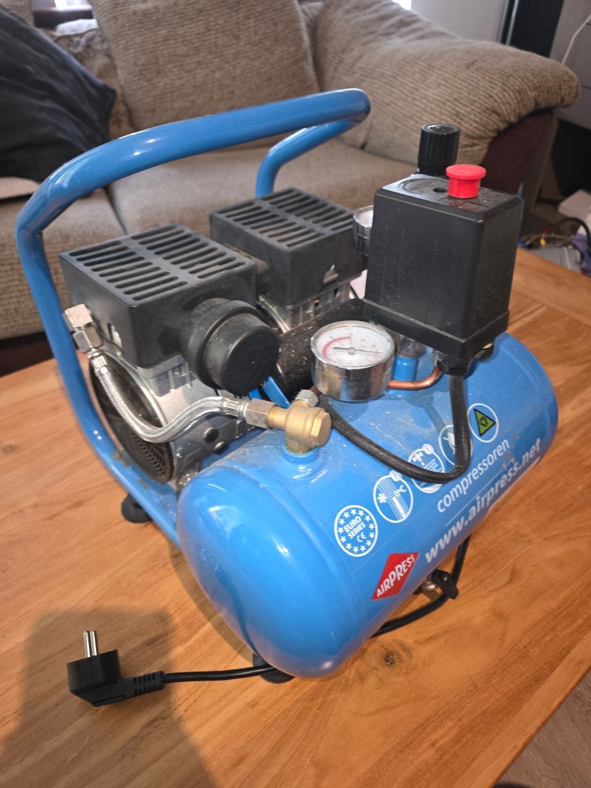 Airpress L 6-95 Silent Compressor - Zo goed als nieuw, Doe-het-zelf en Verbouw, Compressors, Ophalen