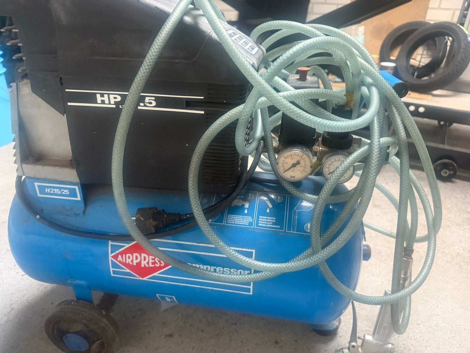Airpress Compressor H215/25 - 1.5 PK, 25 Liter, Ophalen, Gebruikt, 6 tot 10 bar, 25 tot 100 liter