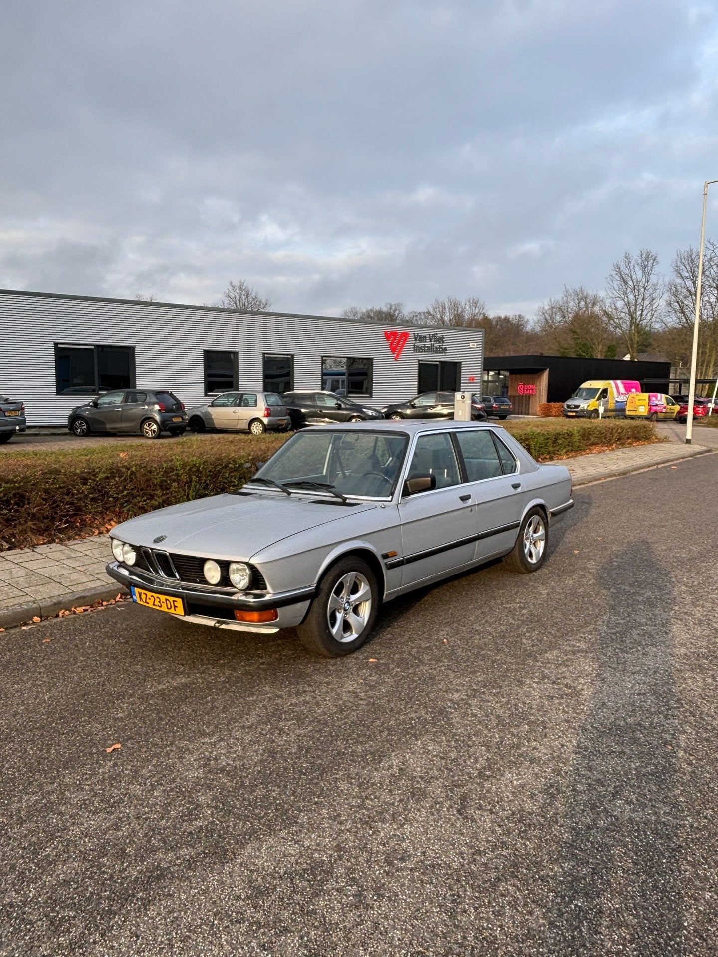 BMW 5-serie 520i AUTOMAAT " TAX FREE ", Automaat, Gebruikt, Metallic lak, 1197 kg