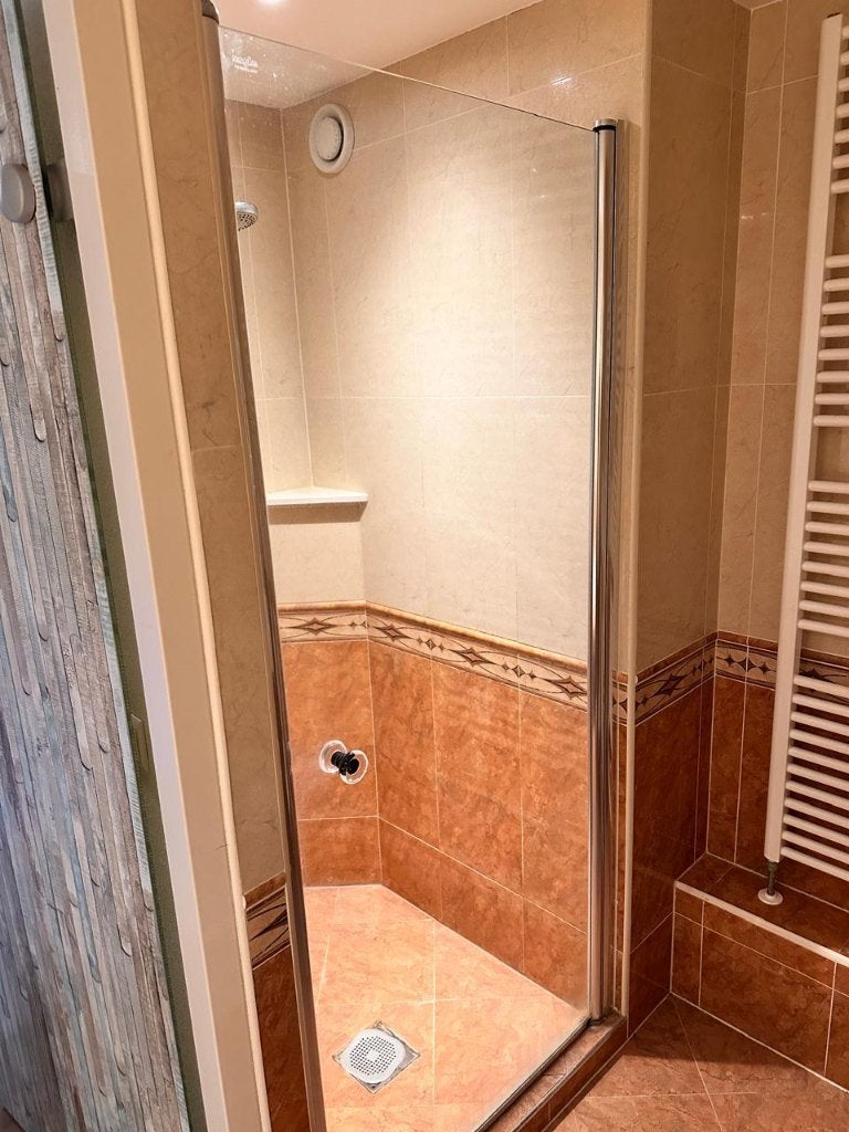 Glazen douchedeur 80 x 185 cm – goede staat - €100, Ophalen, Gebruikt, Glas, Douche
