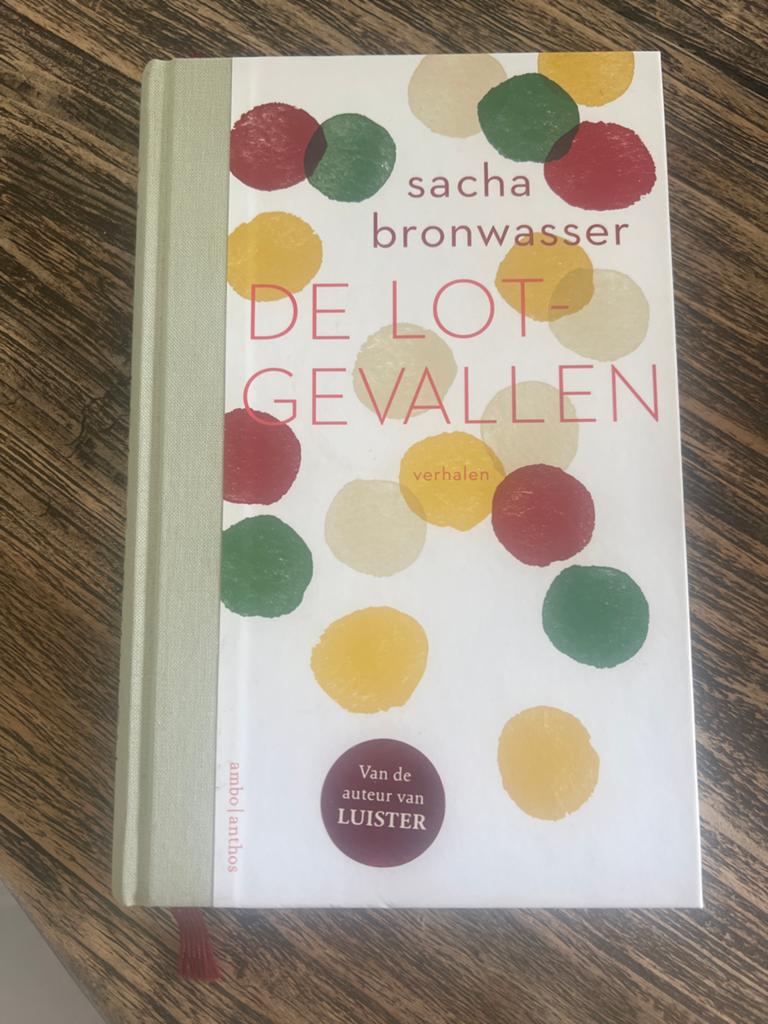 De Lotgevallen - Sacha Bronwasser (Verhalenbundel), Boeken, Ophalen of Verzenden, Zo goed als nieuw, Nederland