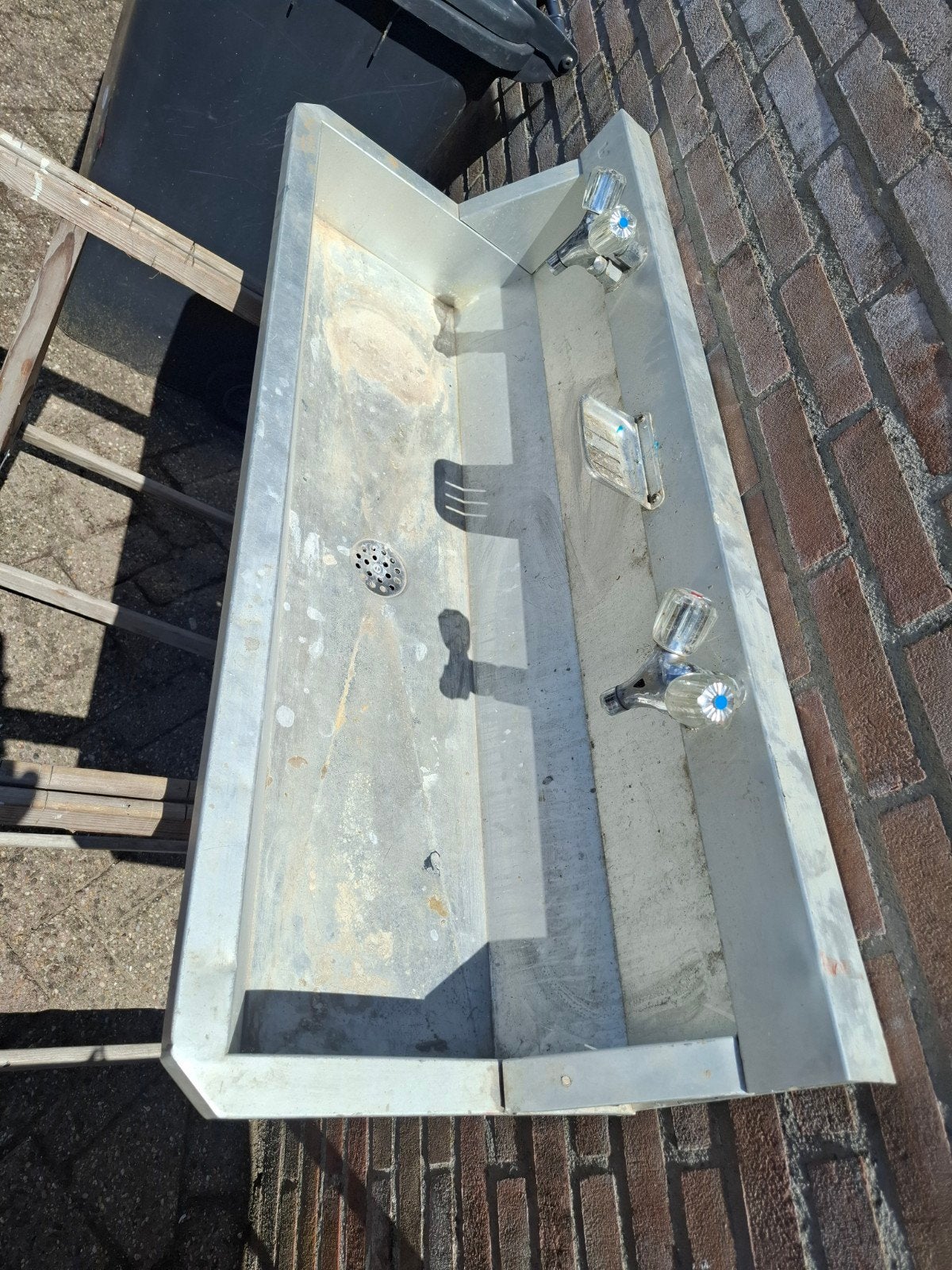 Aluminium wastrog wasbak spoelbak intersan 120 cm.2  kranen, Doe-het-zelf en Verbouw, Sanitair, Ophalen, Gebruikt, Wastafel