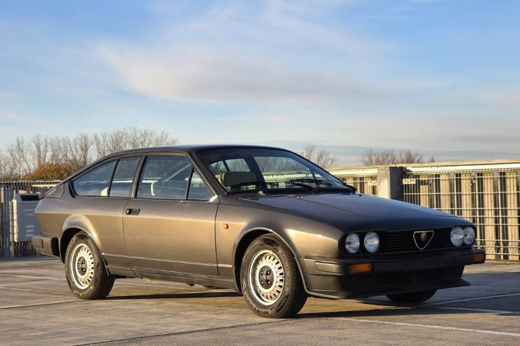 Alfa Romeo GTV 2.0 uit 1982 (116 serie), Auto's, Alfa Romeo, Beige, 4 stoelen, Bedrijf, 130 pk