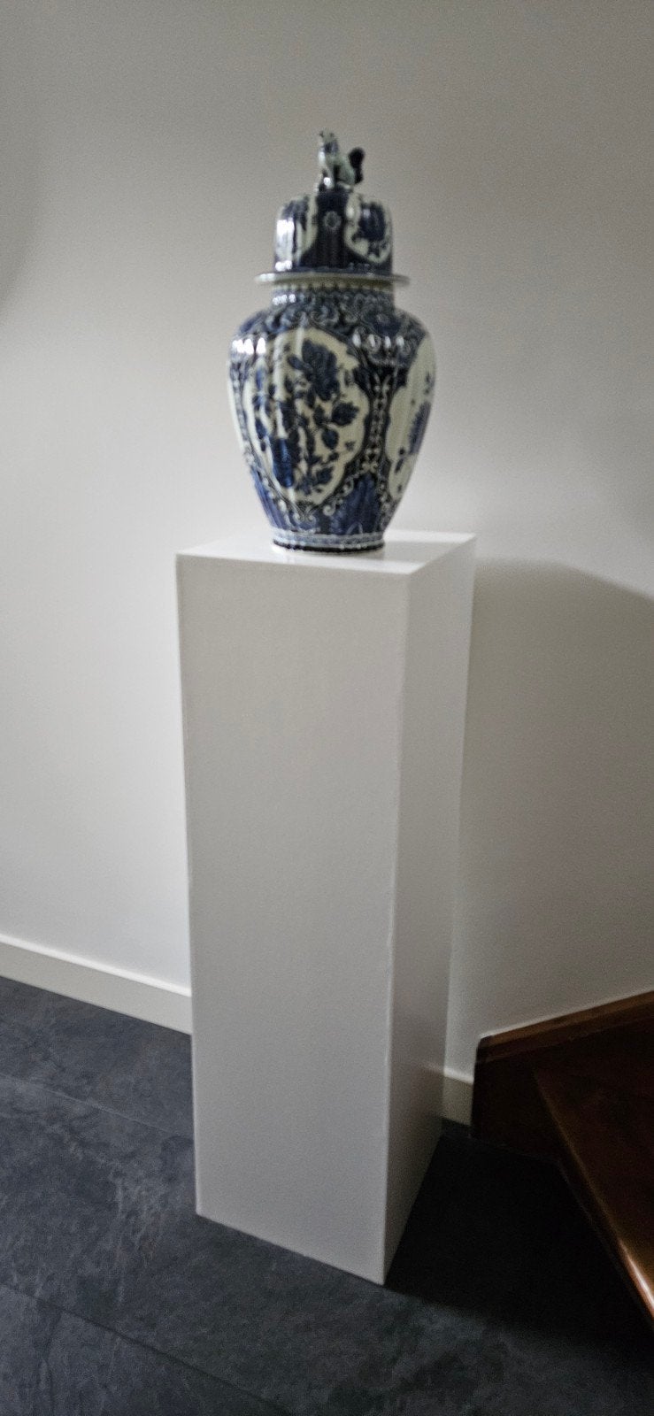 Zuil met Delftsblauwe vaas, Ophalen