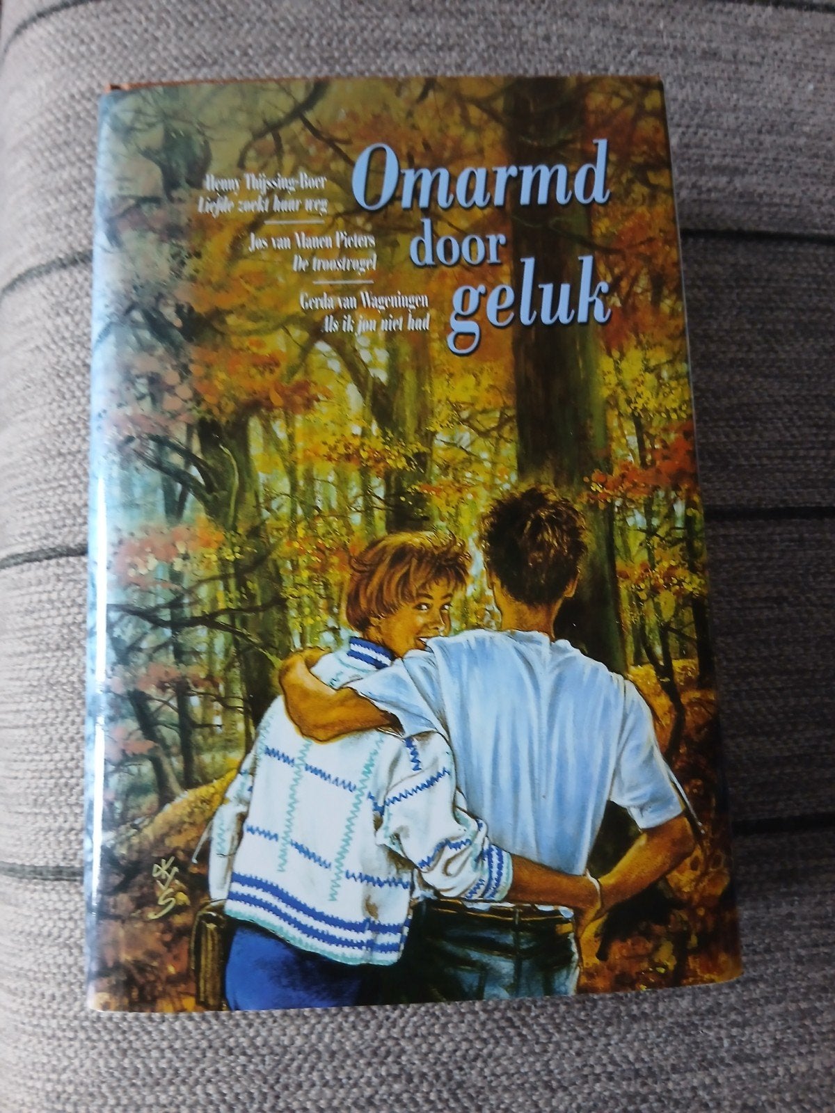 Omarmd door geluk - 3 streekromans in 1 boek, Boeken, Romans, Ophalen of Verzenden, Gelezen, Nederland