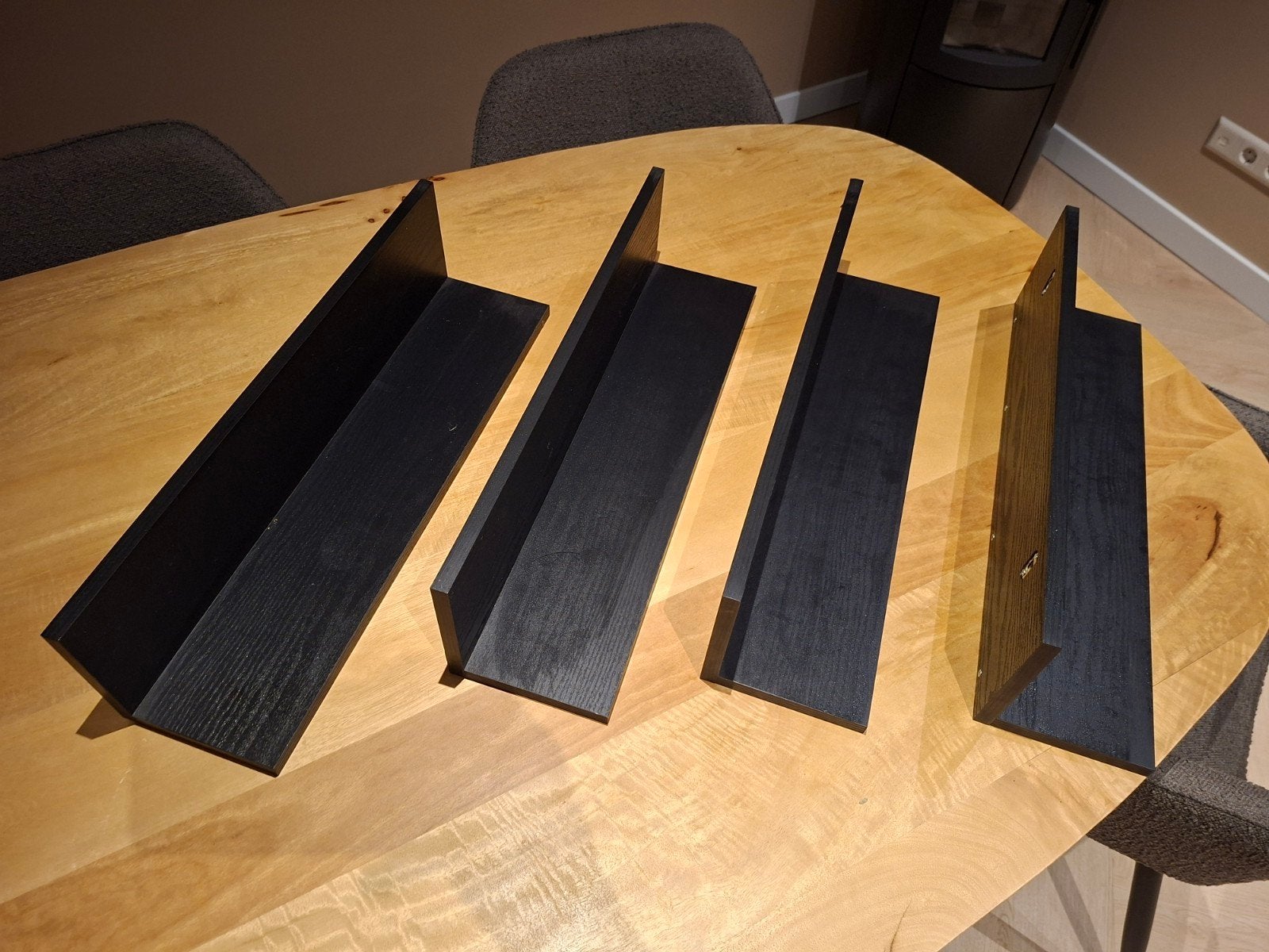 4 zwarte houten planken 15x60 cm, Ophalen, Gebruikt