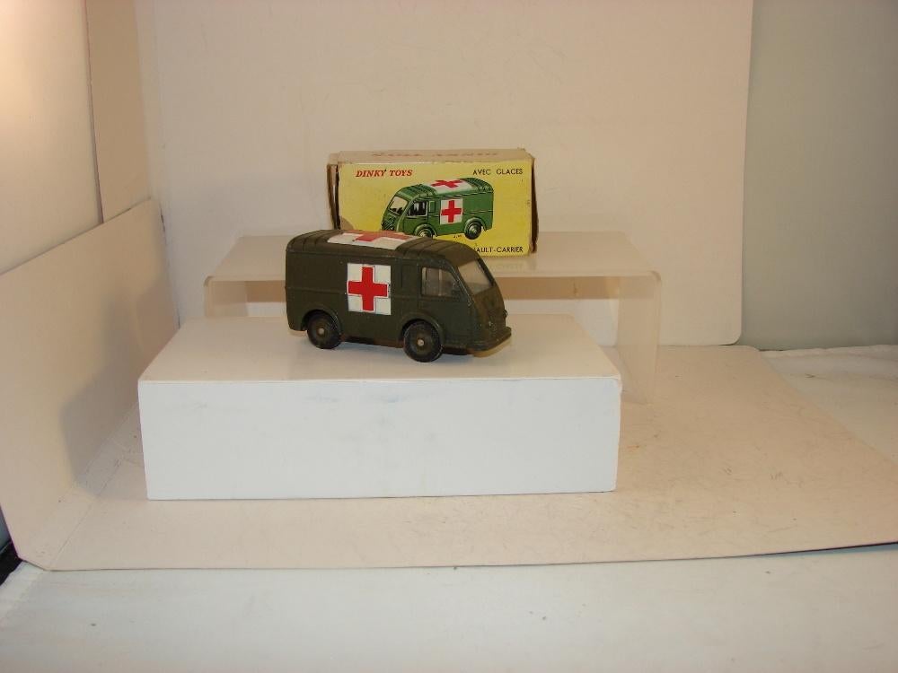 Franse dinky toy 820 Renault army ambulance in doos uit 1959, Hobby en Vrije tijd, Modelauto's | 1:43, Zo goed als nieuw, Auto