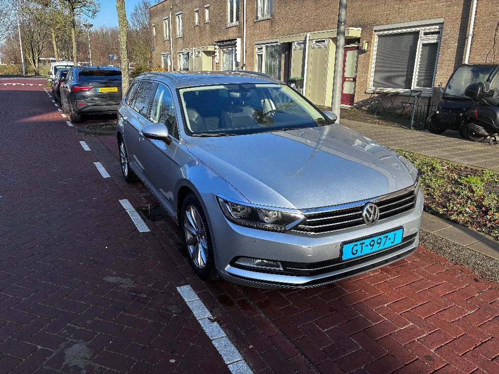 Volkswagen Passat 1.6 TDI 88KW BMT Variant DSG 2015 Grijs, Auto's, Zwart, 4 cilinders, Alcantara, Origineel Nederlands