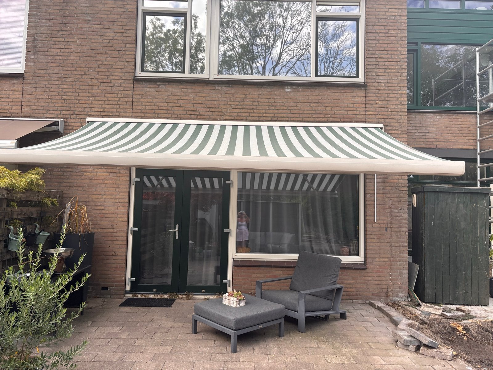 Knikarmscherm groen-wit gestreept, zo goed als nieuw, Ophalen, 450 cm of meer, Elektrisch, Zo goed als nieuw