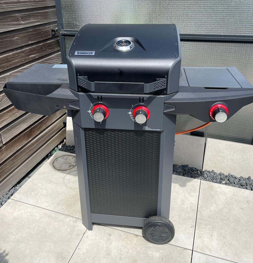 Tenneker Gas BBQ Carbon T6-2 met zijbrander, gastank en dekz, Ophalen, Gebruikt
