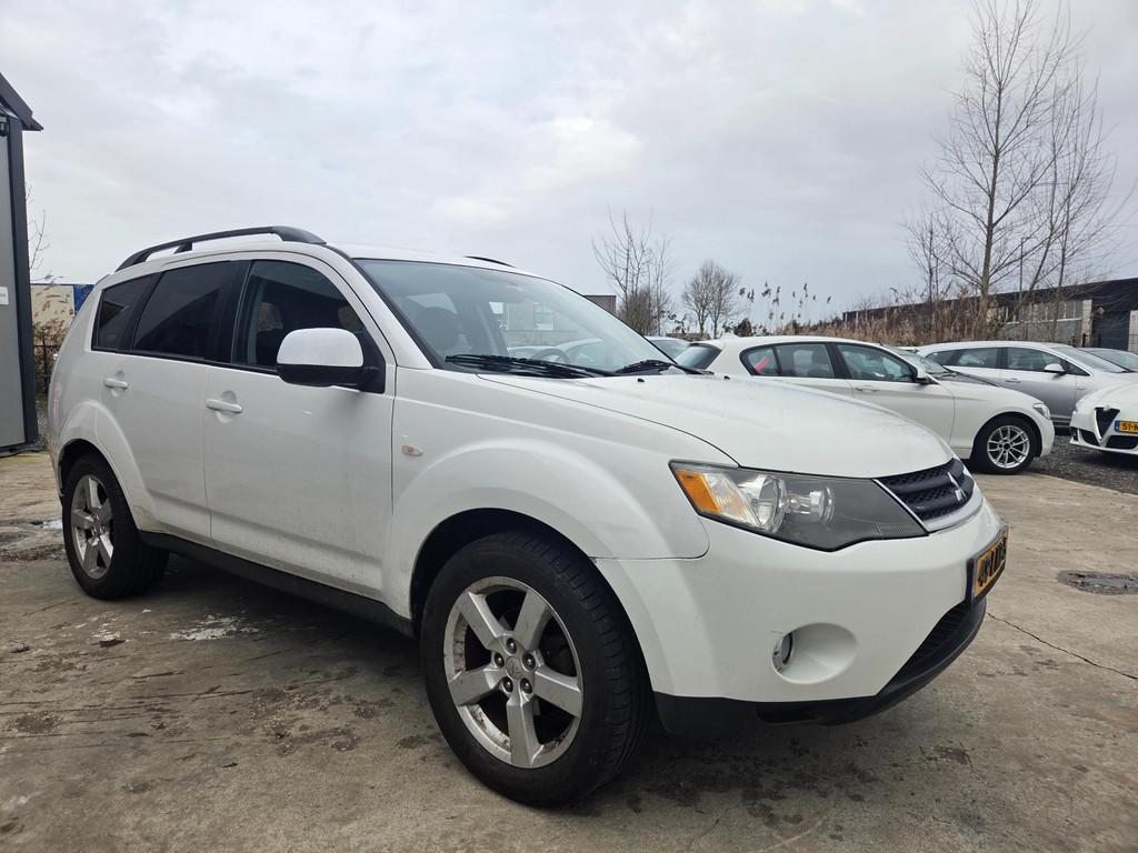 Mitsubishi Outlander 3.0 V6 | AUTOMAAT | 4X4 | LEER |, Auto's, Mitsubishi, Automaat, Wit, Leder, Bedrijf