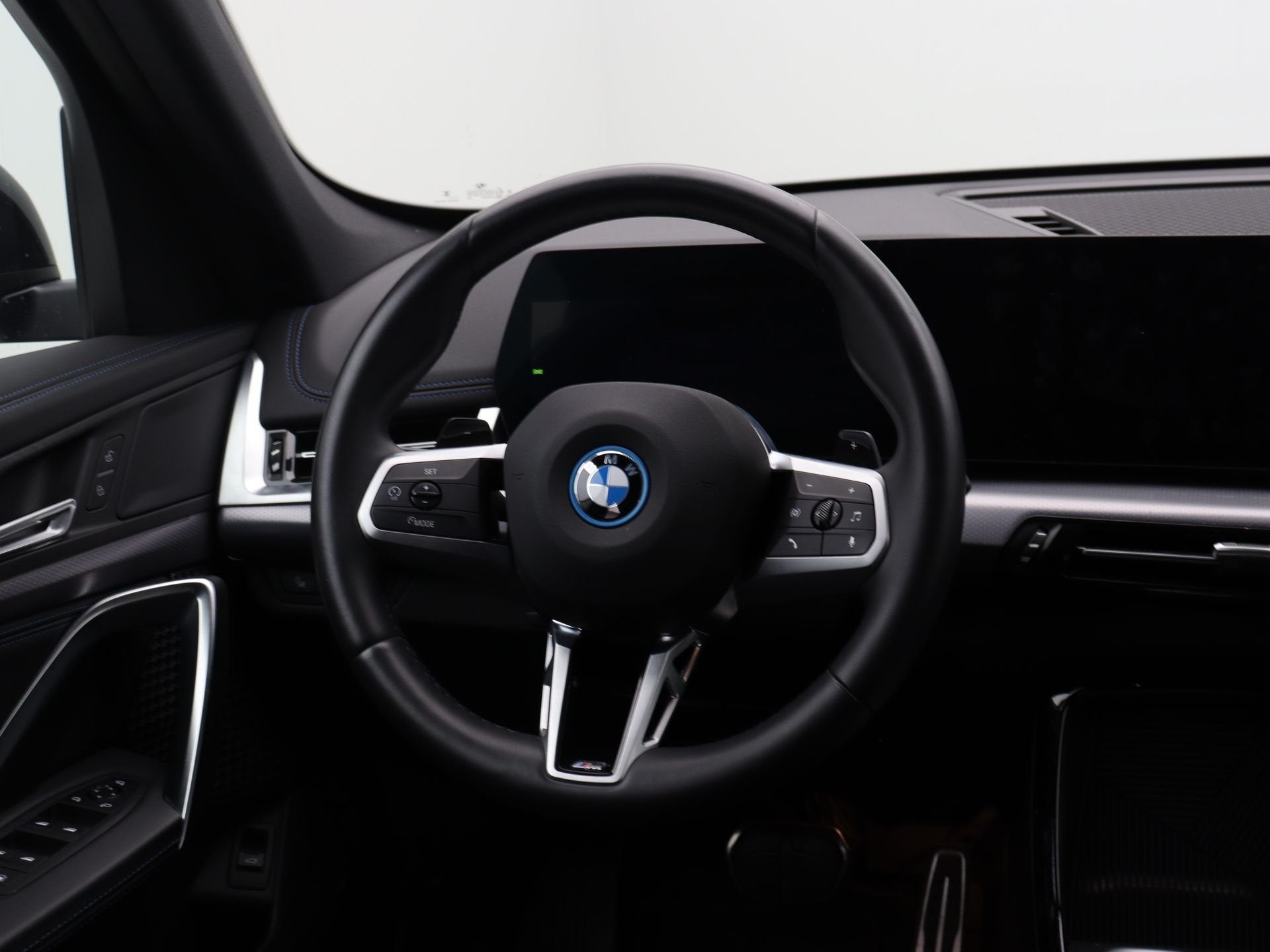 BMW X1 xDrive25e (bj 2025, automaat), Auto's, Gebruikt, Met garantie (alle), Overige brandstoffen, Zwart